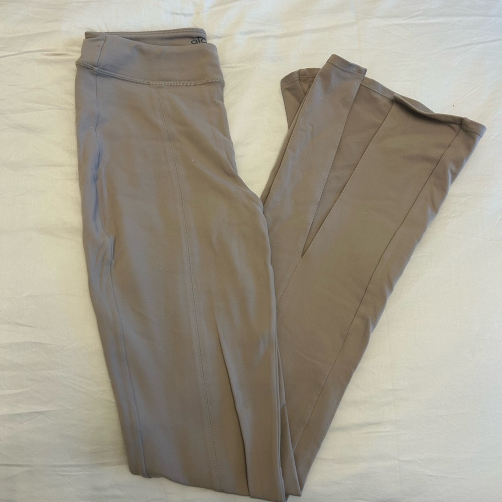 Airbrush High-Waist Flutter Legging